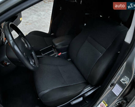 Серый Тойота Авенсис, объемом двигателя 1.8 л и пробегом 203 тыс. км за 7300 $, фото 29 на Automoto.ua