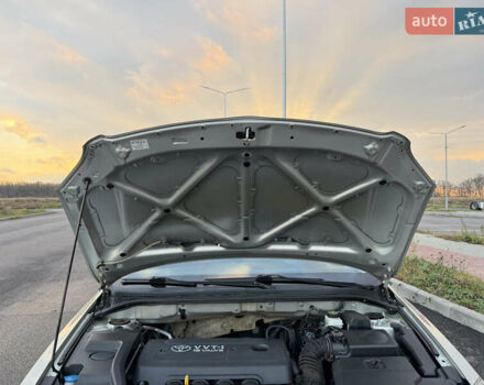 Серый Тойота Авенсис, объемом двигателя 1.79 л и пробегом 224 тыс. км за 8199 $, фото 88 на Automoto.ua