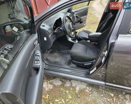 Серый Тойота Авенсис, объемом двигателя 2.23 л и пробегом 242 тыс. км за 7500 $, фото 2 на Automoto.ua