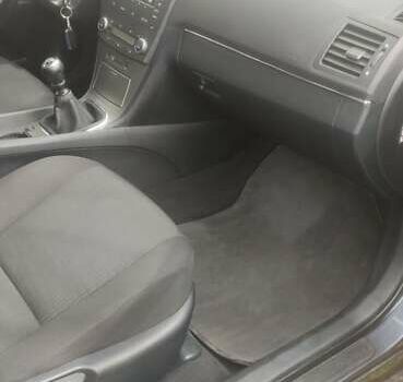 Серый Тойота Авенсис, объемом двигателя 2 л и пробегом 247 тыс. км за 7300 $, фото 12 на Automoto.ua