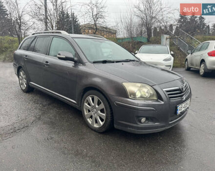 Серый Тойота Авенсис, объемом двигателя 2 л и пробегом 206 тыс. км за 7500 $, фото 5 на Automoto.ua