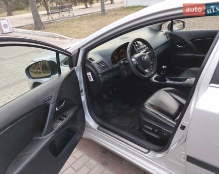 Серый Тойота Авенсис, объемом двигателя 2 л и пробегом 312 тыс. км за 7600 $, фото 4 на Automoto.ua