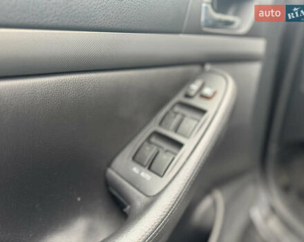 Серый Тойота Авенсис, объемом двигателя 2 л и пробегом 206 тыс. км за 7500 $, фото 16 на Automoto.ua