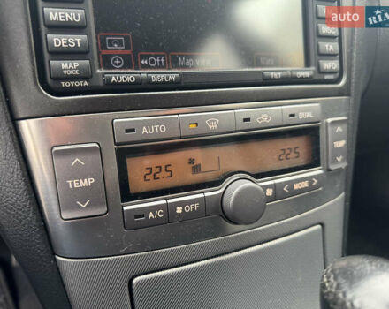 Серый Тойота Авенсис, объемом двигателя 2 л и пробегом 206 тыс. км за 7500 $, фото 13 на Automoto.ua