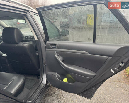Серый Тойота Авенсис, объемом двигателя 2 л и пробегом 206 тыс. км за 7500 $, фото 22 на Automoto.ua