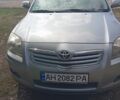 Серый Тойота Авенсис, объемом двигателя 2 л и пробегом 215 тыс. км за 7700 $, фото 1 на Automoto.ua