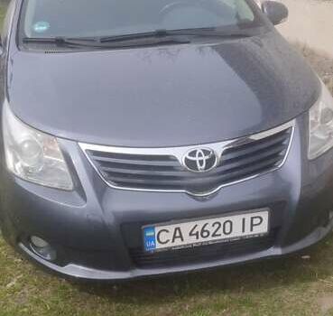 Серый Тойота Авенсис, объемом двигателя 2 л и пробегом 247 тыс. км за 7300 $, фото 1 на Automoto.ua