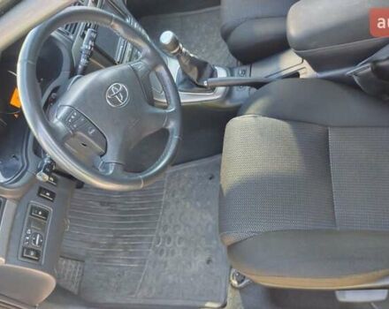 Сірий Тойота Авенсіс, об'ємом двигуна 2 л та пробігом 300 тис. км за 7900 $, фото 2 на Automoto.ua