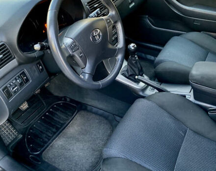 Серый Тойота Авенсис, объемом двигателя 2.2 л и пробегом 245 тыс. км за 5999 $, фото 17 на Automoto.ua