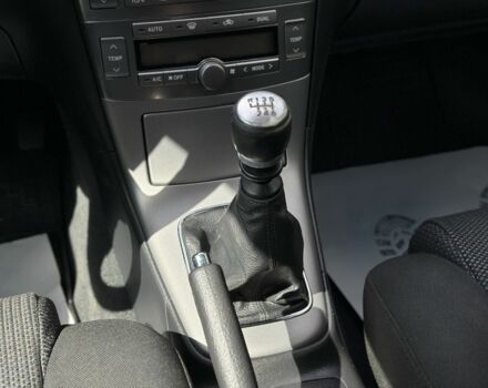 Сірий Тойота Авенсіс, об'ємом двигуна 2.2 л та пробігом 195 тис. км за 7700 $, фото 21 на Automoto.ua