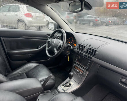 Серый Тойота Авенсис, объемом двигателя 2 л и пробегом 206 тыс. км за 7500 $, фото 6 на Automoto.ua