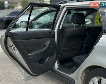 Сірий Тойота Авенсіс, об'ємом двигуна 2 л та пробігом 290 тис. км за 6500 $, фото 46 на Automoto.ua