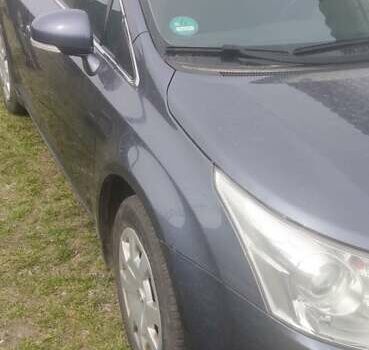 Серый Тойота Авенсис, объемом двигателя 2 л и пробегом 247 тыс. км за 7300 $, фото 9 на Automoto.ua