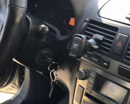 Серый Тойота Авенсис, объемом двигателя 2 л и пробегом 265 тыс. км за 7200 $, фото 3 на Automoto.ua