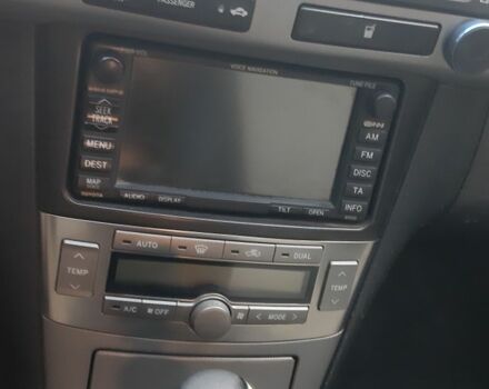 Серый Тойота Авенсис, объемом двигателя 2 л и пробегом 420 тыс. км за 6100 $, фото 5 на Automoto.ua