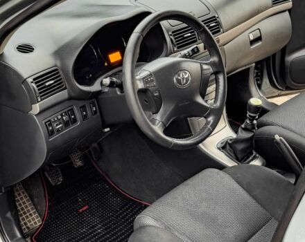 Серый Тойота Авенсис, объемом двигателя 2 л и пробегом 340 тыс. км за 3200 $, фото 9 на Automoto.ua