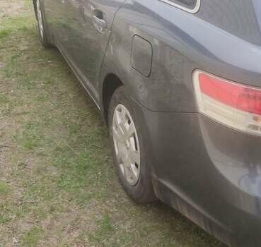 Серый Тойота Авенсис, объемом двигателя 2 л и пробегом 247 тыс. км за 7300 $, фото 3 на Automoto.ua