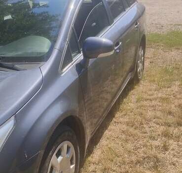 Серый Тойота Авенсис, объемом двигателя 2 л и пробегом 247 тыс. км за 7300 $, фото 4 на Automoto.ua