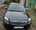 Серый Тойота Авенсис, объемом двигателя 2 л и пробегом 375 тыс. км за 4500 $, фото 2 на Automoto.ua