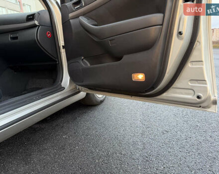 Серый Тойота Авенсис, объемом двигателя 1.79 л и пробегом 224 тыс. км за 8199 $, фото 75 на Automoto.ua