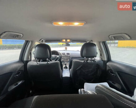 Серый Тойота Авенсис, объемом двигателя 2 л и пробегом 230 тыс. км за 7800 $, фото 11 на Automoto.ua