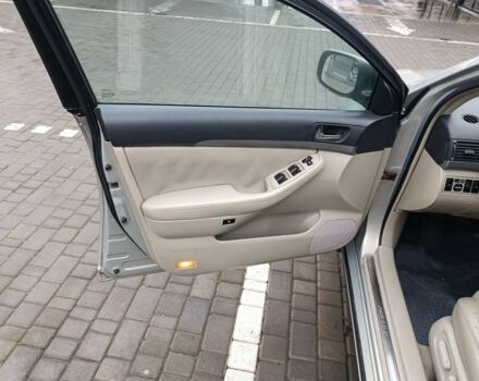 Серый Тойота Авенсис, объемом двигателя 2 л и пробегом 300 тыс. км за 2599 $, фото 7 на Automoto.ua