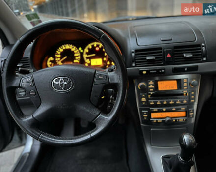 Серый Тойота Авенсис, объемом двигателя 1.8 л и пробегом 203 тыс. км за 7300 $, фото 30 на Automoto.ua