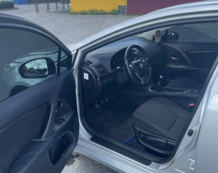 Серый Тойота Авенсис, объемом двигателя 2 л и пробегом 230 тыс. км за 7800 $, фото 17 на Automoto.ua