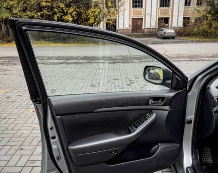 Серый Тойота Авенсис, объемом двигателя 2 л и пробегом 340 тыс. км за 3200 $, фото 10 на Automoto.ua
