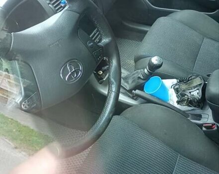 Серый Тойота Авенсис, объемом двигателя 2 л и пробегом 282 тыс. км за 7300 $, фото 7 на Automoto.ua