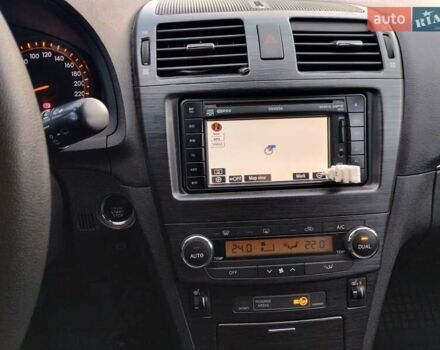Серый Тойота Авенсис, объемом двигателя 2 л и пробегом 312 тыс. км за 7600 $, фото 12 на Automoto.ua