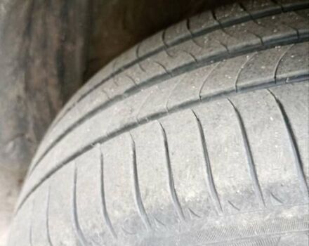 Серый Тойота Авенсис, объемом двигателя 2 л и пробегом 282 тыс. км за 7300 $, фото 2 на Automoto.ua