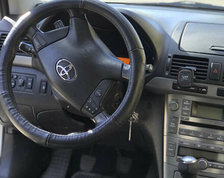 Серый Тойота Авенсис, объемом двигателя 2 л и пробегом 265 тыс. км за 7200 $, фото 4 на Automoto.ua