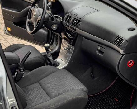 Серый Тойота Авенсис, объемом двигателя 2 л и пробегом 340 тыс. км за 3200 $, фото 16 на Automoto.ua