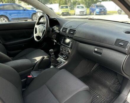 Серый Тойота Авенсис, объемом двигателя 2 л и пробегом 290 тыс. км за 6500 $, фото 11 на Automoto.ua