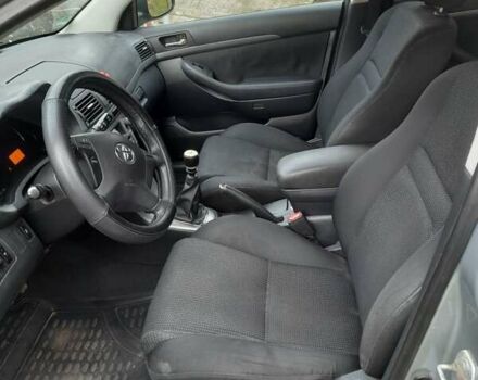 Серый Тойота Авенсис, объемом двигателя 2 л и пробегом 249 тыс. км за 7200 $, фото 6 на Automoto.ua