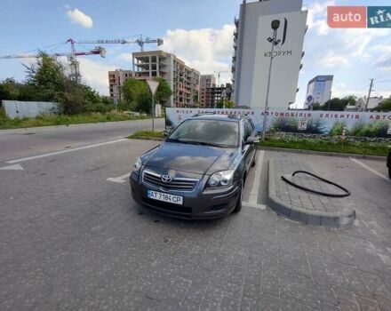 Сірий Тойота Авенсіс, об'ємом двигуна 2 л та пробігом 251 тис. км за 6350 $, фото 1 на Automoto.ua