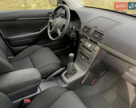 Серый Тойота Авенсис, объемом двигателя 2 л и пробегом 313 тыс. км за 6700 $, фото 3 на Automoto.ua