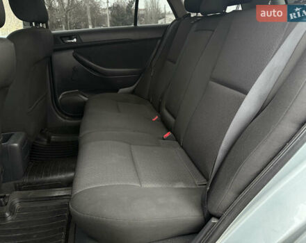 Серый Тойота Авенсис, объемом двигателя 2 л и пробегом 235 тыс. км за 6499 $, фото 7 на Automoto.ua