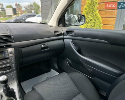 Сірий Тойота Авенсіс, об'ємом двигуна 2.23 л та пробігом 195 тис. км за 7999 $, фото 48 на Automoto.ua