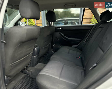 Сірий Тойота Авенсіс, об'ємом двигуна 2 л та пробігом 290 тис. км за 6500 $, фото 49 на Automoto.ua