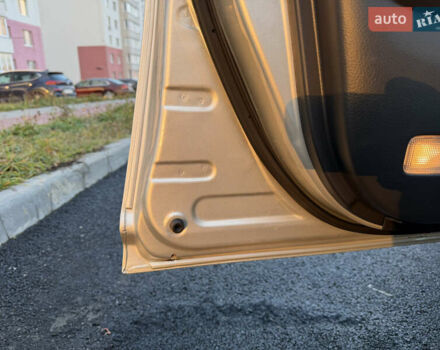 Серый Тойота Авенсис, объемом двигателя 1.79 л и пробегом 224 тыс. км за 8199 $, фото 41 на Automoto.ua