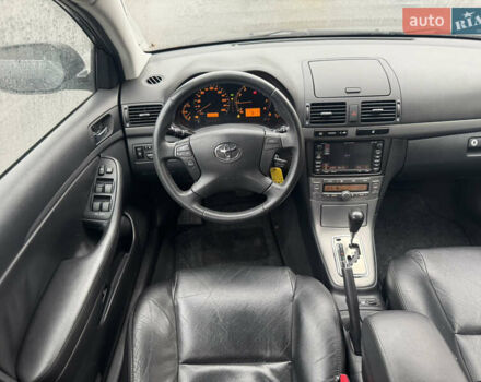 Серый Тойота Авенсис, объемом двигателя 2 л и пробегом 206 тыс. км за 7500 $, фото 8 на Automoto.ua