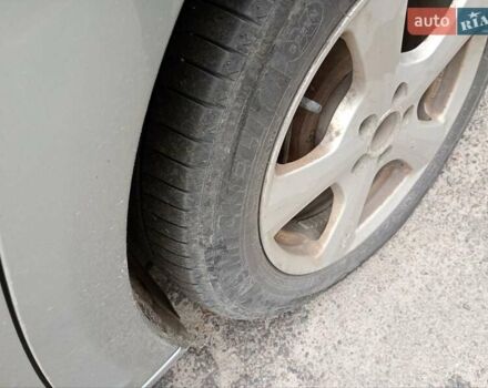 Серый Тойота Авенсис, объемом двигателя 2 л и пробегом 282 тыс. км за 7300 $, фото 1 на Automoto.ua