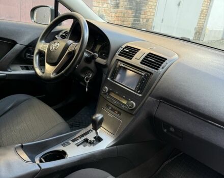 Сірий Тойота Авенсіс, об'ємом двигуна 2.2 л та пробігом 215 тис. км за 8500 $, фото 2 на Automoto.ua