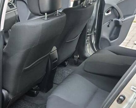 Серый Тойота Авенсис, объемом двигателя 1.6 л и пробегом 178 тыс. км за 8000 $, фото 2 на Automoto.ua