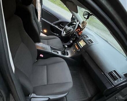 Серый Тойота Авенсис, объемом двигателя 2 л и пробегом 277 тыс. км за 8500 $, фото 8 на Automoto.ua