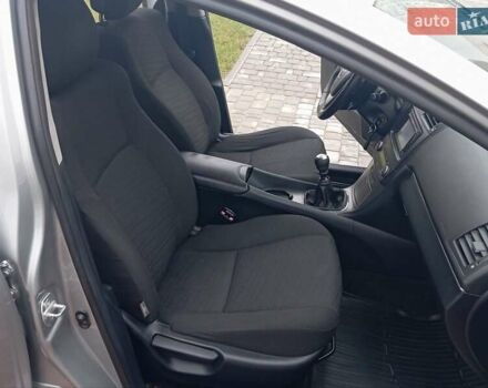 Серый Тойота Авенсис, объемом двигателя 2.2 л и пробегом 230 тыс. км за 7700 $, фото 8 на Automoto.ua