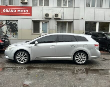 Серый Тойота Авенсис, объемом двигателя 2.2 л и пробегом 210 тыс. км за 9400 $, фото 7 на Automoto.ua