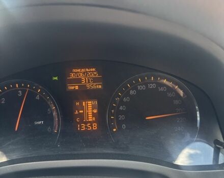 Серый Тойота Авенсис, объемом двигателя 2 л и пробегом 250 тыс. км за 10500 $, фото 2 на Automoto.ua